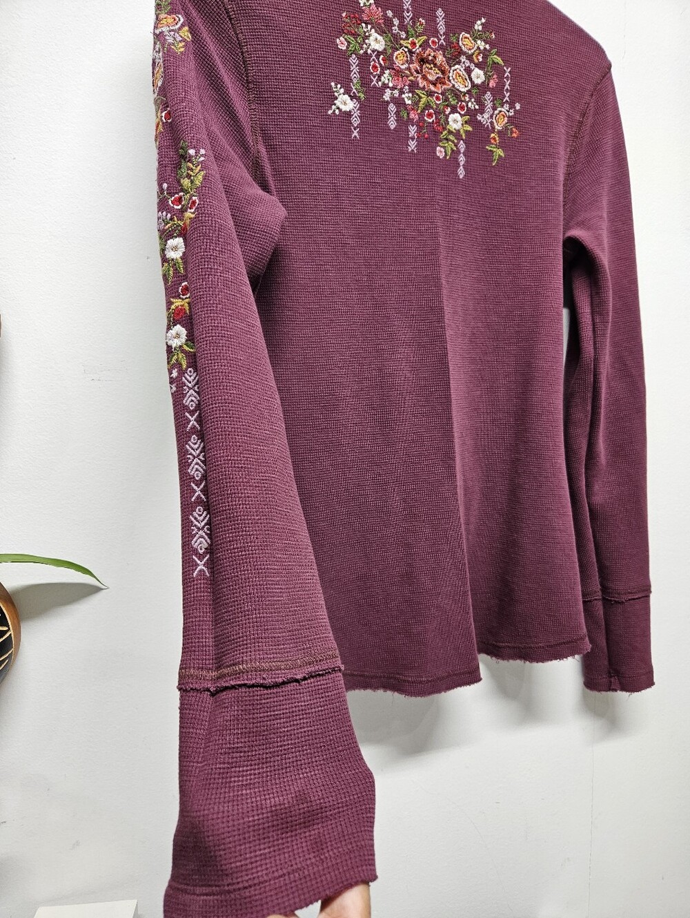Sundance Fayette Floral Embroidered Henley Top Size Medium - Picture 9 of 9
